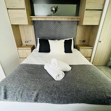Fir Tree Lodge With Hot Tub York Bagian luar foto