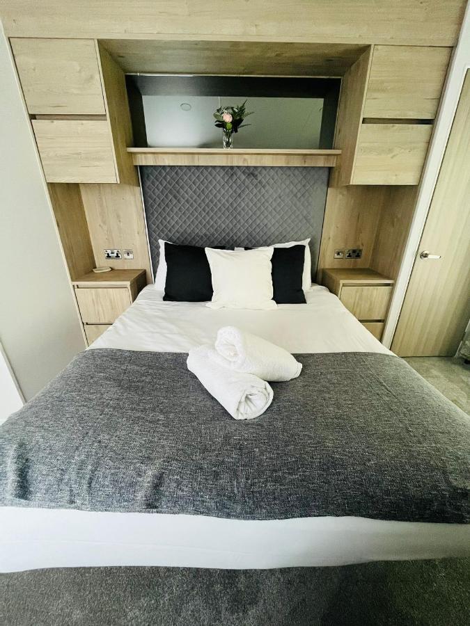 Fir Tree Lodge With Hot Tub York Bagian luar foto