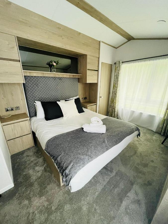 Fir Tree Lodge With Hot Tub York Bagian luar foto