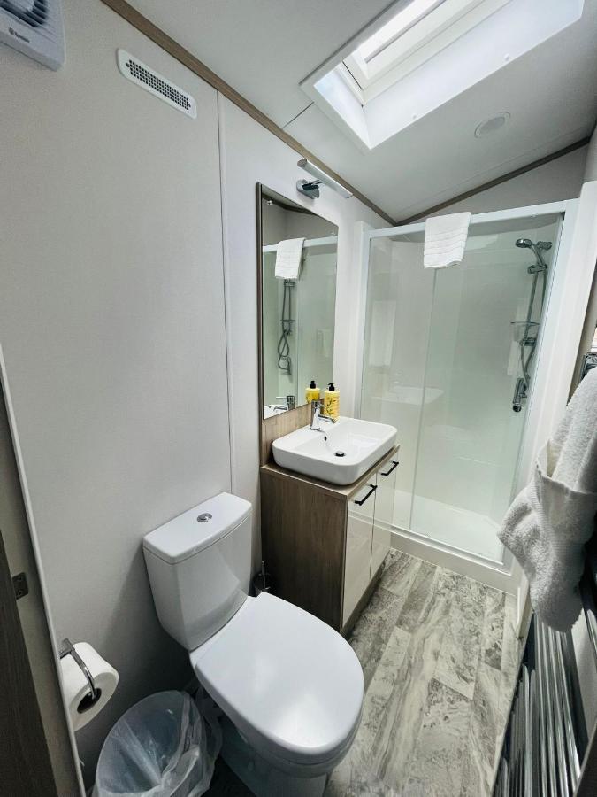 Fir Tree Lodge With Hot Tub York Bagian luar foto