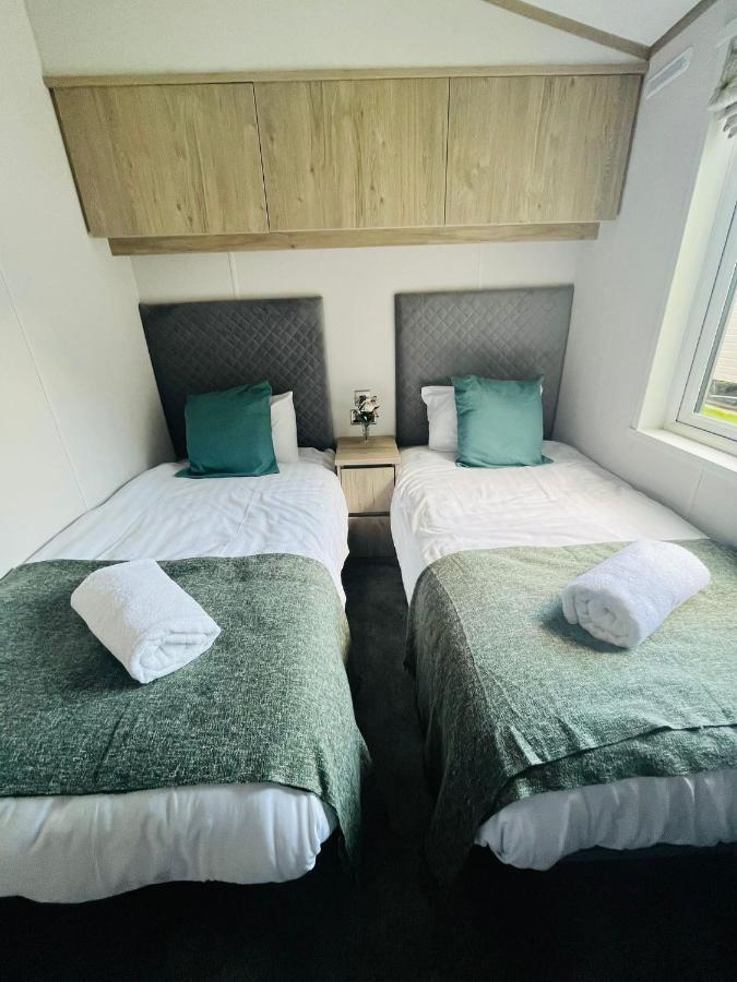 Fir Tree Lodge With Hot Tub York Bagian luar foto