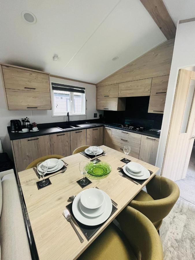 Fir Tree Lodge With Hot Tub York Bagian luar foto