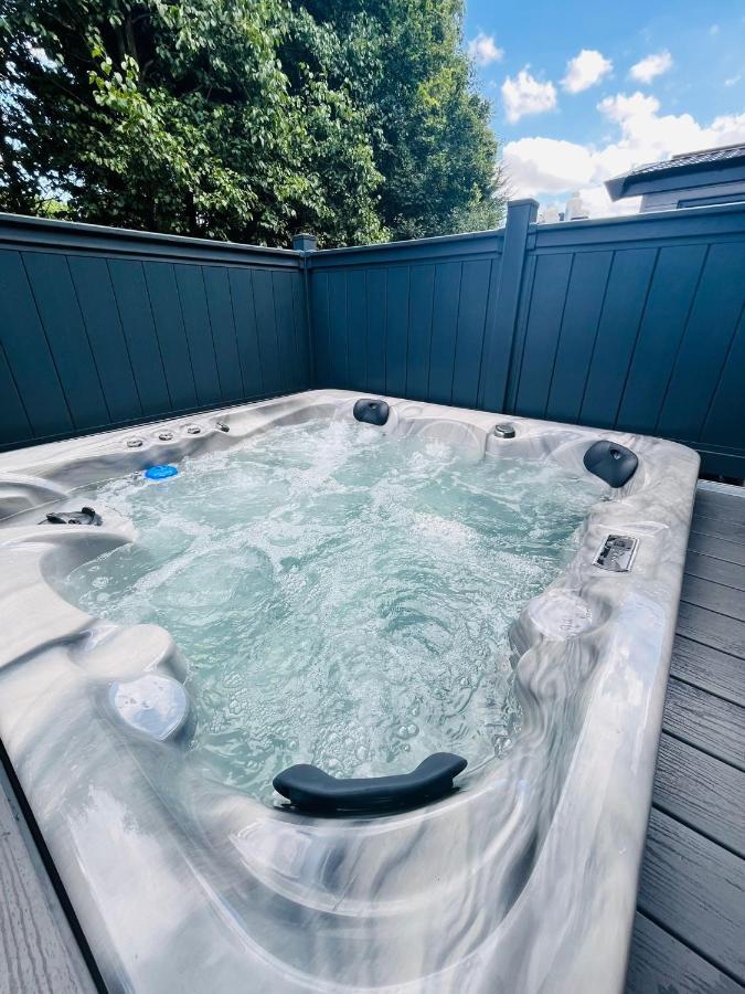 Fir Tree Lodge With Hot Tub York Bagian luar foto