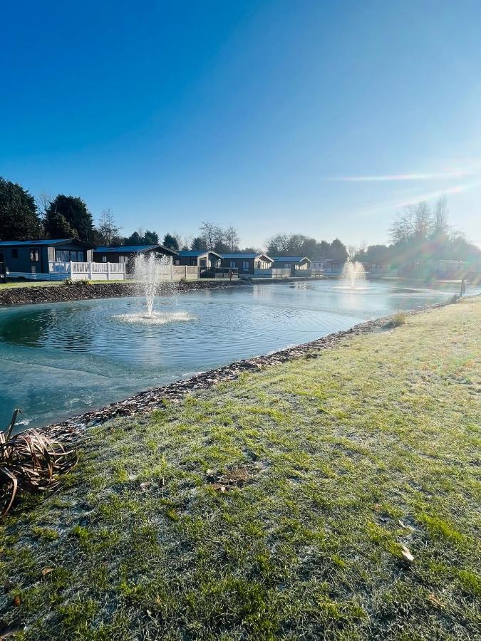 Fir Tree Lodge With Hot Tub York Bagian luar foto
